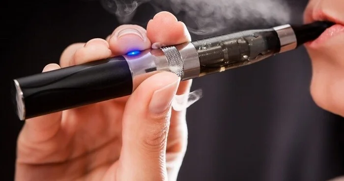 Azərbaycanda elektron siqaret qadağası təsdiqləndi