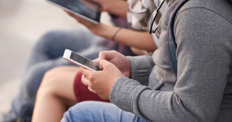 Daha bir ölkə uşaqlara sosial şəbəkələri qadağan etməyə hazırlaşır