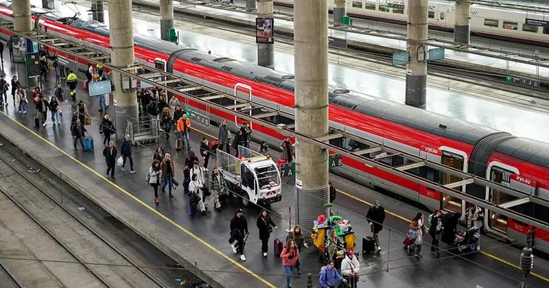 В испанском городе приостановили ж/д сообщение после крушения поездов