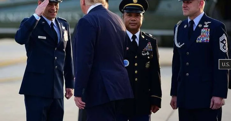 Tramp hərbi komandanlıqla görüşdü