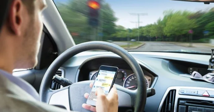 DYP dən sükan arxasında telefonla oynayan sürücülərə XƏBƏRDARLIQ VİDEO