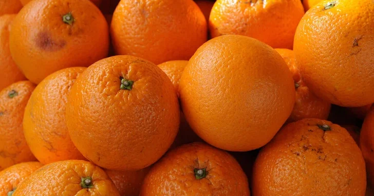 Химия на тарелке: власти Азербайджана не допустили в продажу сотни тысяч тонн окрашенных апельсинов
