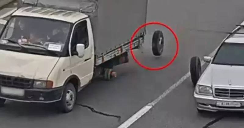 Колёса грузовика разлетелись по бакинскому проспекту ВИДЕО