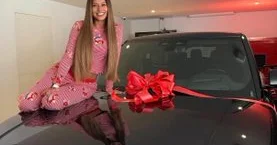 Barselona nın forvardı xanımını bahalı hədiyyə ilə təəccübləndirib