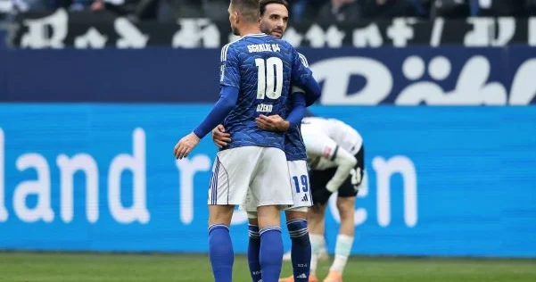 Şalke Dzeko və Kənanın qolları ilə qalib gəldi