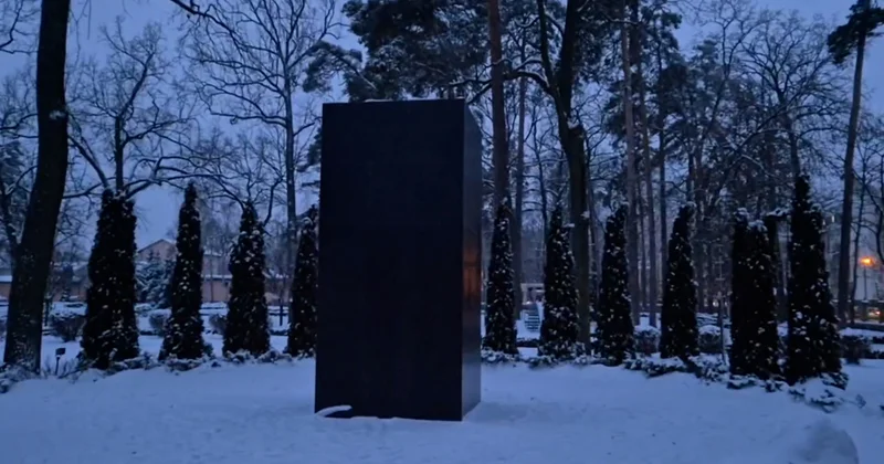 Zərifə Əliyevanın İrpendəki abidəsi hava zərbələrindən qorunması üçün xüsusi vasitələrlə üzlənib FOTO/VİDEO