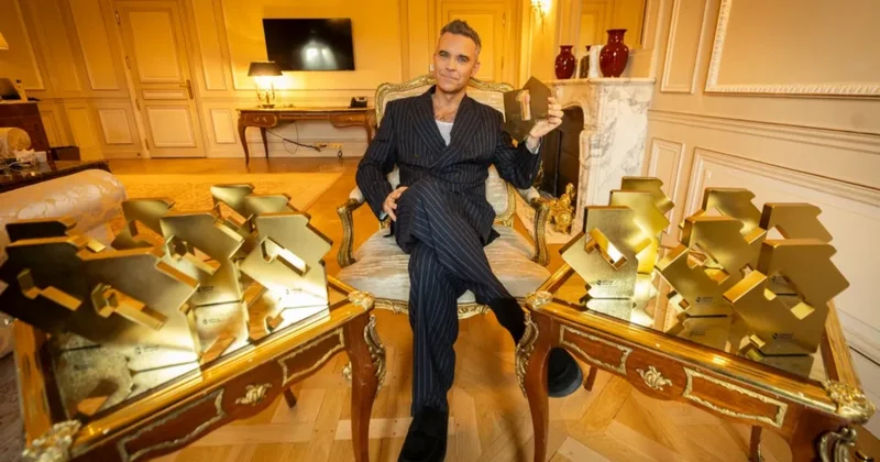 Robbi Uilyams rekorda imza ataraq The Beatles qrupunu geridə qoydu