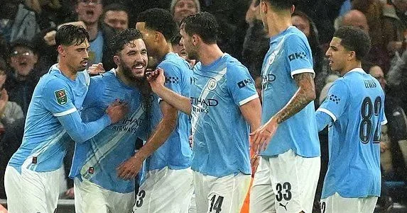 Mançester Siti nin 10 futbolçusu Qalatasaray a qarşı oynamayacaq