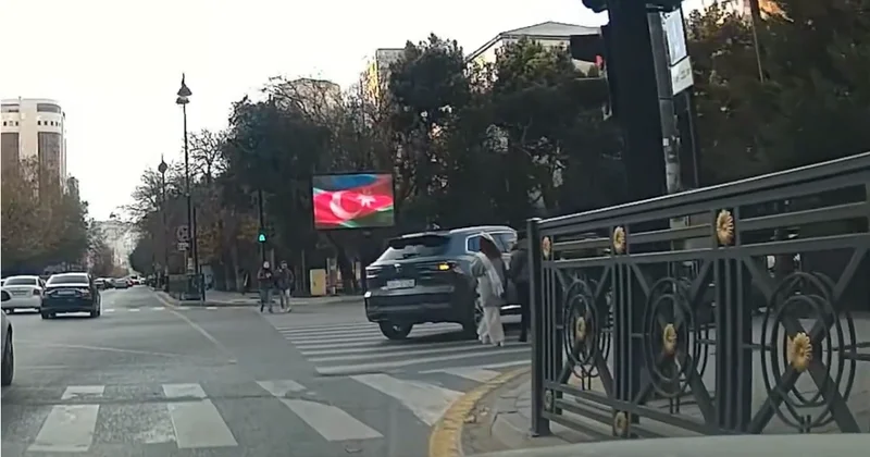 В Баку чуть не сбивший пешеходов водитель отделался профилактической беседой Minval Politika