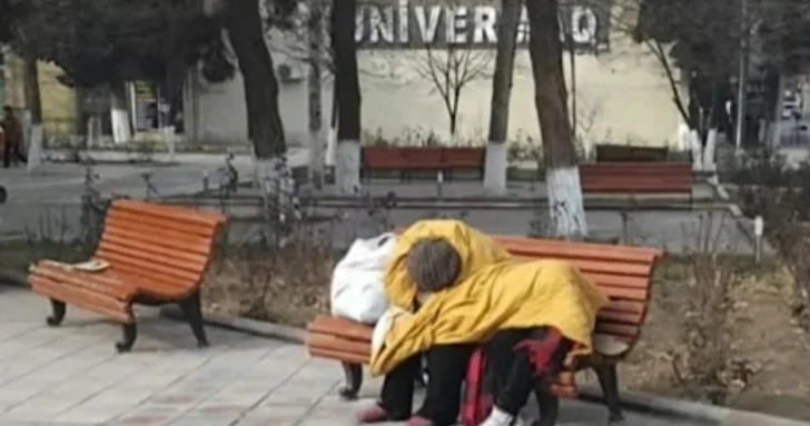 Госструктуры распространили заявление о живущих на улице матери и ребенке