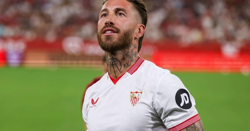 Serxio Ramos İspaniya nəhəngini ALIR