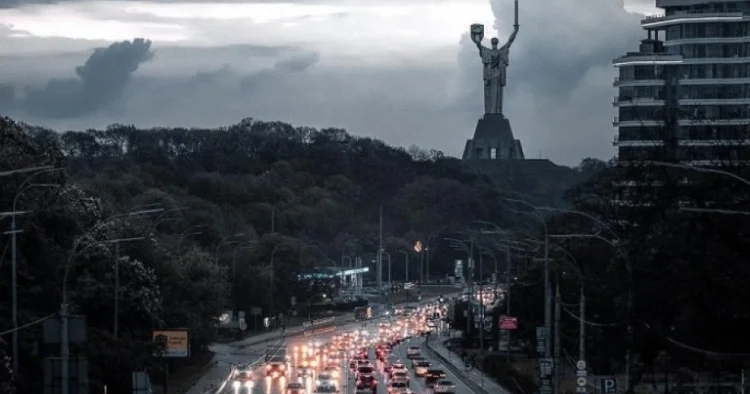 Kiyevdə 800 min insan elektriksiz qalıb