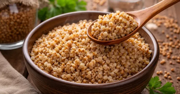 Qarabaşaq niyə qaynadılmamalı, buxarda bişirilməlidir: faydalı bir sirr