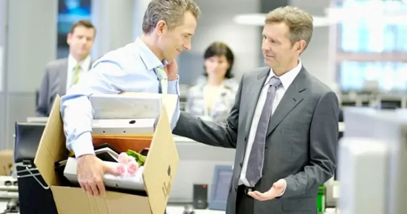 İşçilər işdən çıxmaq istədiklərini rəhbərliyə əvvəlcədən bildirməlidirlər?