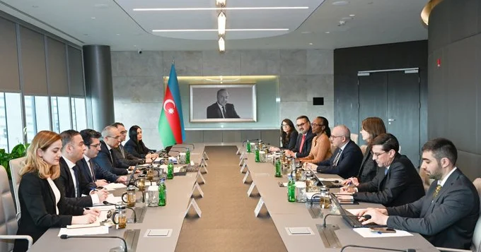 В Баку с представителями ВБ обсуждено развитие Среднего коридора