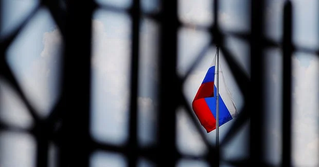 Bu ölkədə milli bayraq endirildi, Rusiya bayrağı qaldırıldı