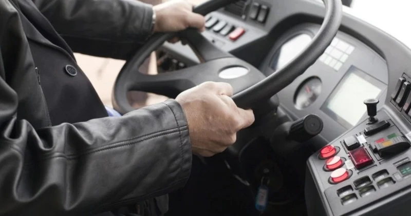 Avtobus sürücüsü küçədə döyüldü