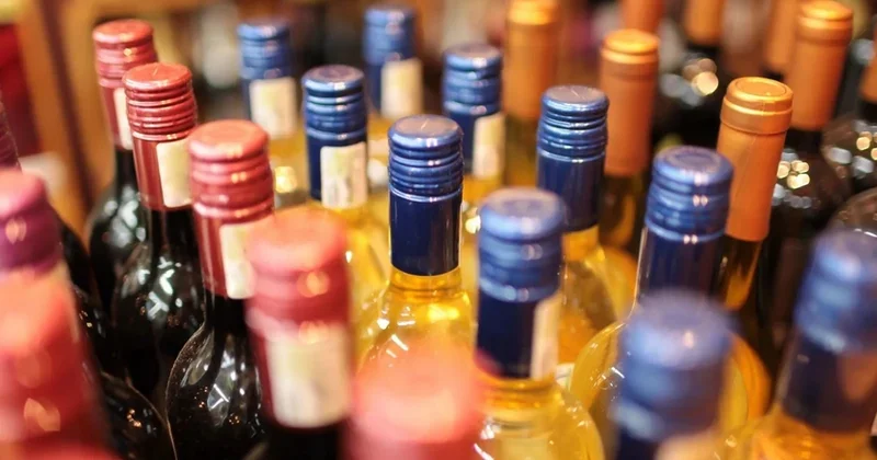 В Азербайджане за год изъяли из продажи более 8 тыс. единиц контрафактного алкоголя