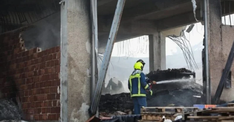 В Греции пять человек пропали без вести из за пожара на предприятии