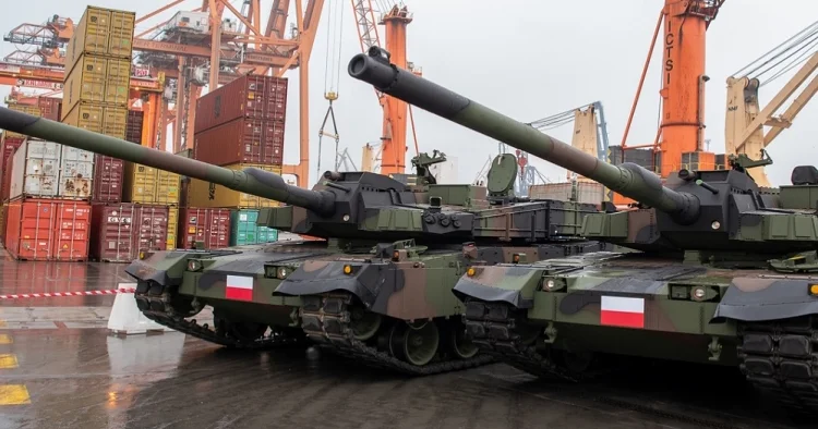 Polşa 28 milyard dollarlıq silah alışı müqavilələri imzalayıb