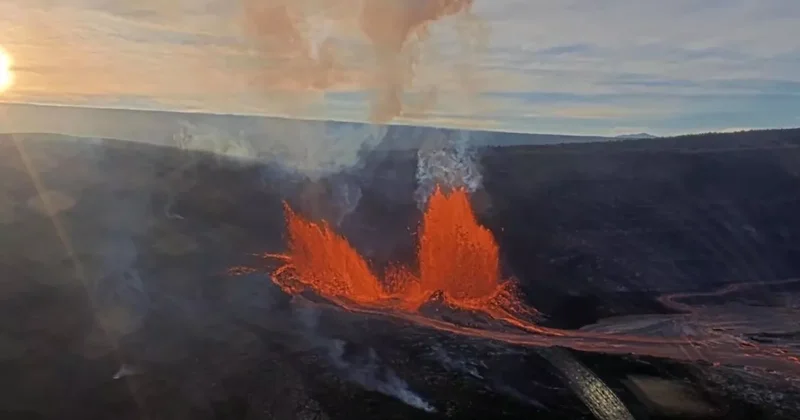 На Гавайях произошло мощное извержение вулкана ВИДЕО