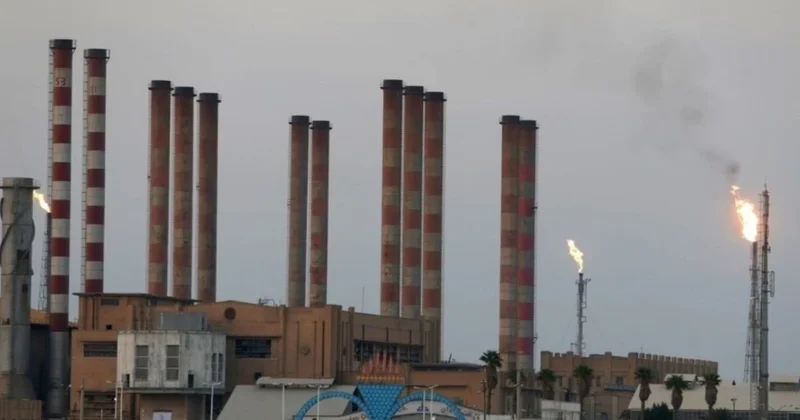 İranın neft ixracı rekord həddə çatdı, lakin gəlirləri azaldı