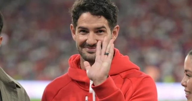 Sabiq futbolçu Çempionşip klubunu almağa hazırlaşır