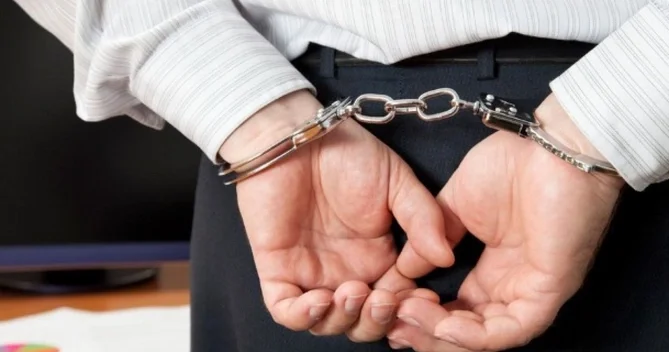 Dostunun canlı yayımında qeyri etik ifadələr işlədən şəxs həbs olundu