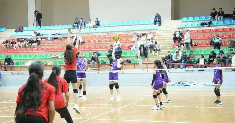 Yeniyetmə voleybolçular arasında Naxçıvan zona birinciliklərinə start verilib FOTO