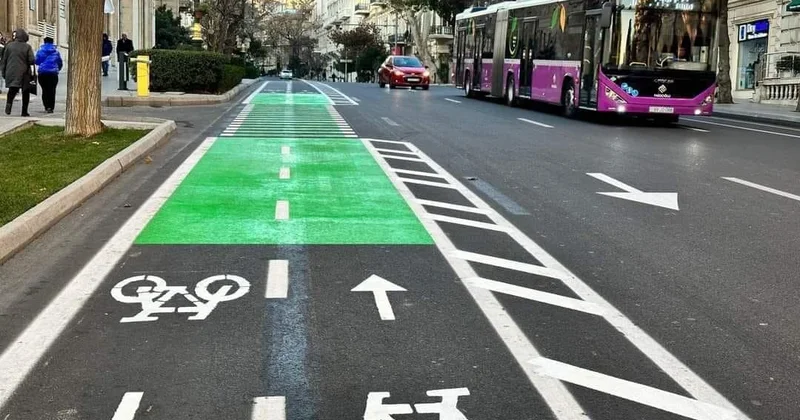 Velosiped zolaqları tıxac yaradır? Deputat və ekspertdən mövqe