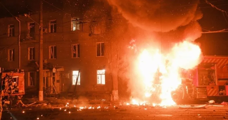 Россия бомбит украинские многоэтажки. А Белый дом излучает оптимизм видео