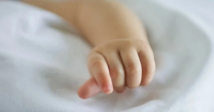 Трагедия в Агджабеди: годовалая девочка скончалась в больнице