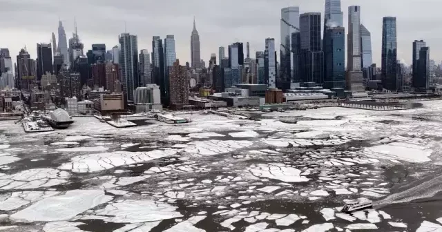 Nyu Yorkda misli görünməmiş şaxta: Hudzon çayı dondu FOTO