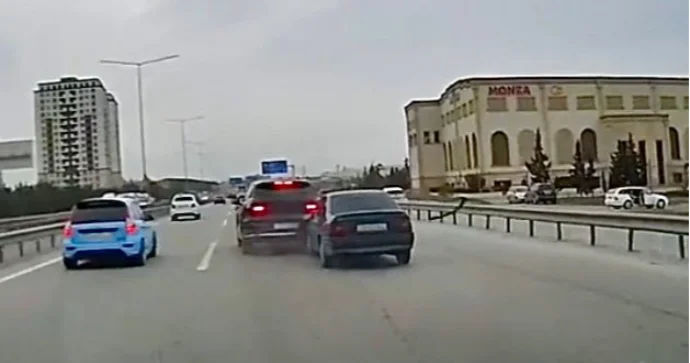 Bakı Sumqayıt yolunda qəza: “Opel” “Changan”a çırpıldı VİDEO