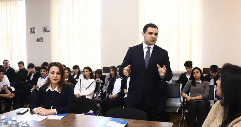 Məktəblərdə mübahisələrin həllində mediasiyanın roluna dair görüşlər keçirilib FOTO