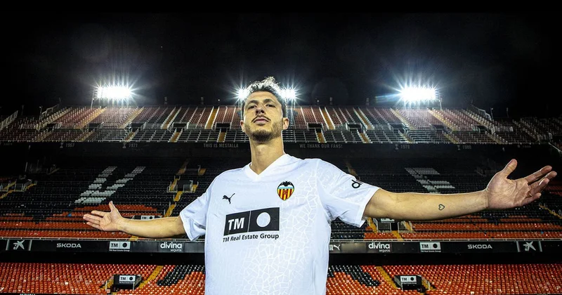 “Valensiya” “Vest Hem”in oyunçusunu transfer edib