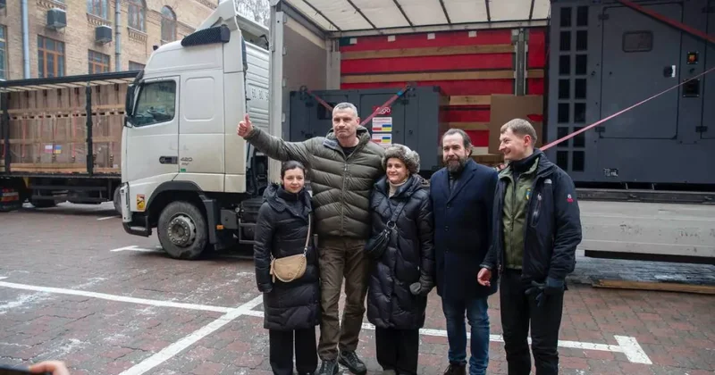 Киев получил от Польши 130 генераторов для повышения энергоустойчивости города ФОТО
