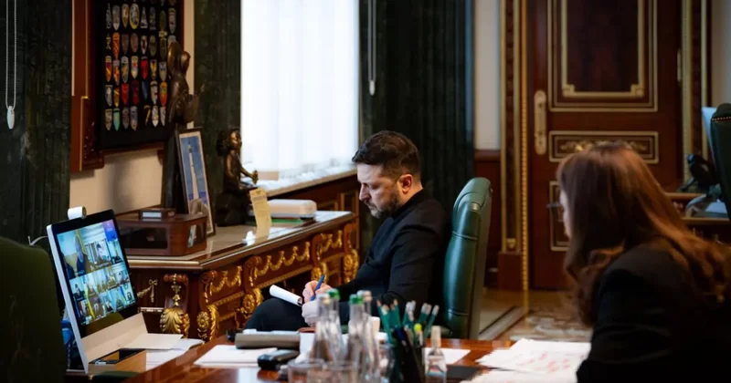 Зеленский: В Киеве без отопления остаются более 1200 многоэтажек