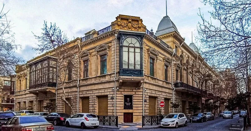 Milyonları olan azərbaycanlı Bakıda niyə küçəyə atıldı? VİDEO