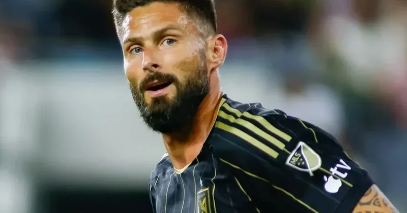 Olivye Jiru azarkeşlərin təhqirlərinə cavab verib