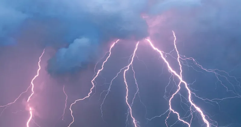 В Бразилии молния ударила в толпу митингующих: пострадали более 70 человек ВИДЕО