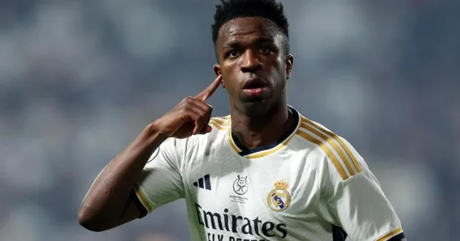 Vinisiusdan Real rəhbərliyinə xəbərdarlıq