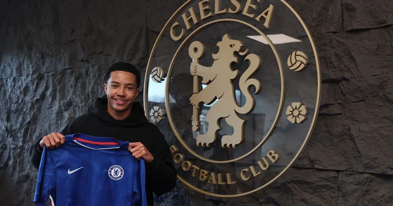 “Çelsi” “Şeffild Uensdey”in 17 yaşlı müdafiəçisi ilə müqavilə imzalayıb