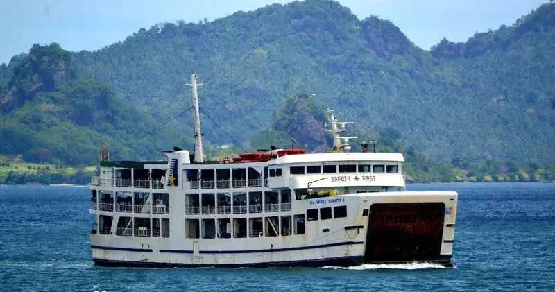 350 dən çox sərnişin daşıyan gəmi batıb Azı 15 ölü, 28 itkin var