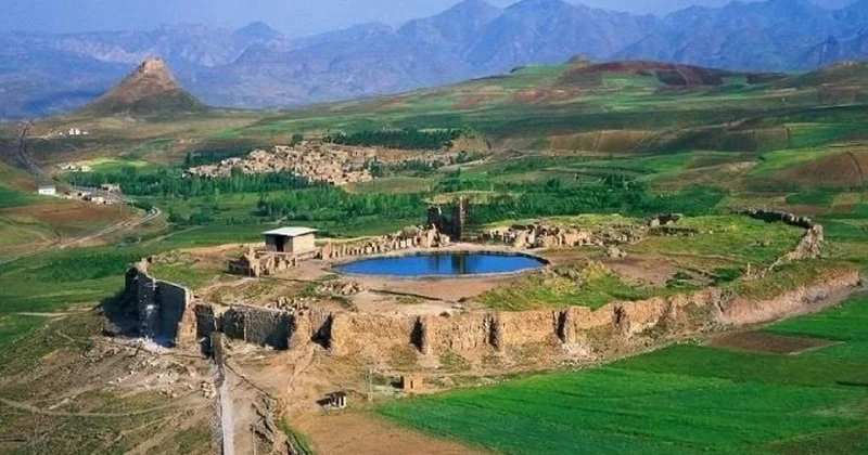 Капля яда в стакане нектара