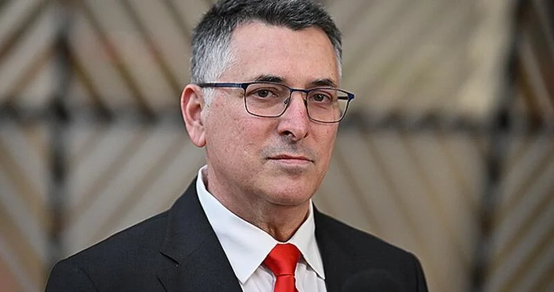 İsrailin xarici işlər naziri Milli Məclisin deputatları ilə görüşüb