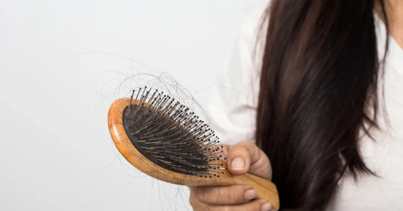 Saç tökülməsi xəstəliyin siqnalı ola bilər