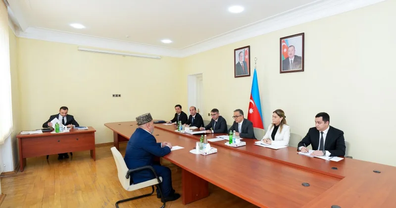 Dövlət Komitəsinin sədri Qobustanda vətəndaşları qəbul edib