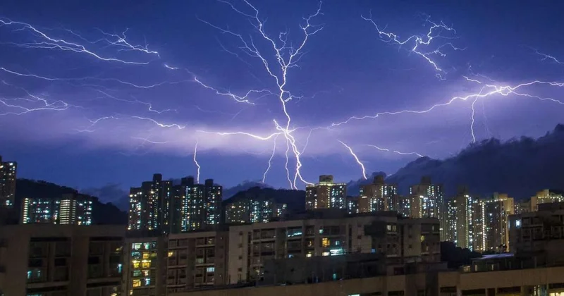 Braziliyada aksiyaçıları ildırım vurdu: 70 yaralı Video