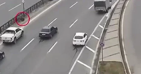 Вблизи метро Короглу зафиксирован опасный инцидент с грузовиком